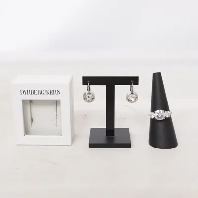 Örhängen (Silverfärgad) från Dyrberg/Kern Okänd metall