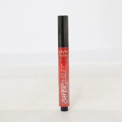 Läppstift (SUPER CLIQUQUEY) från NYX