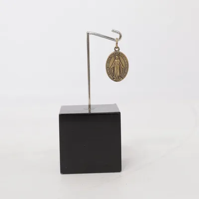 Hänge (Guldfärgad) Okänd metall