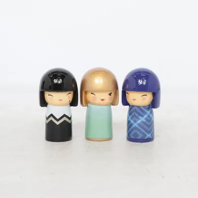Kokeshi (Flerfärgad) från Skincity