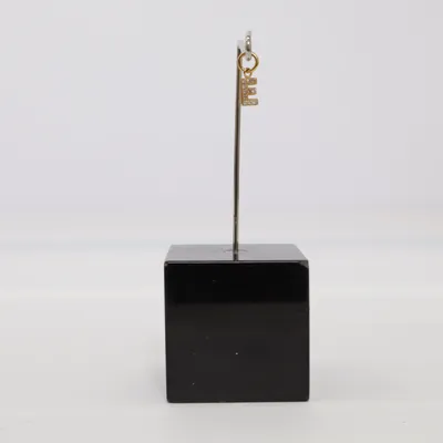 Hänge (Guldfärgad) Okänd metall