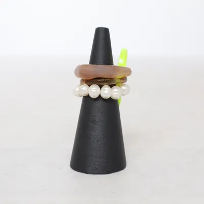 Ring (Brun, Vit) Okänd metall