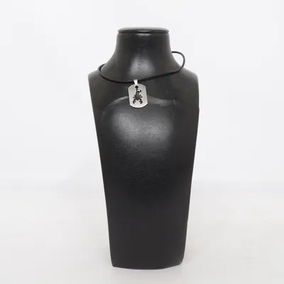 Collier (Noir, Argent) Métal inconnu