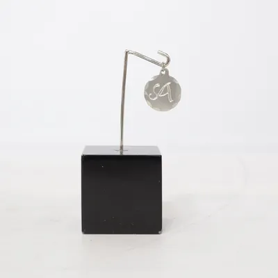 Hänge (A) Okänd metall, Tenn