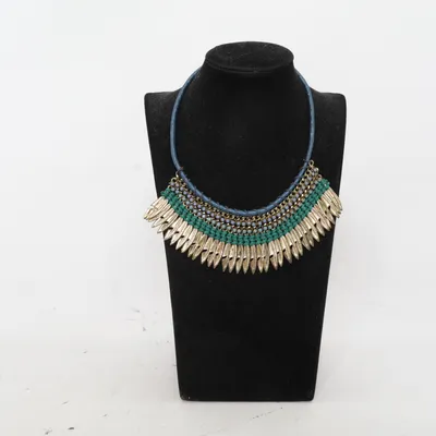 Halsband (Blå, Grön, Guldfärgad) från Sfera Okänd metall