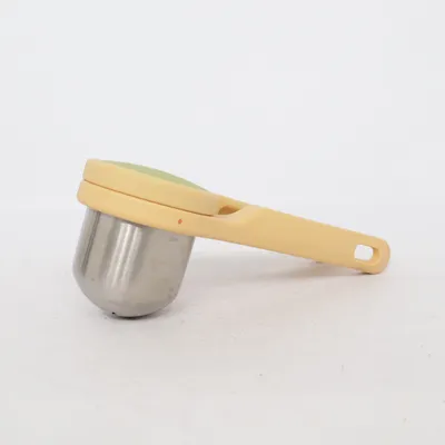 Citrus press (Beige, Green) from Joseph Joseph