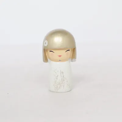 Kokeshi (Hvid) fra Skincity