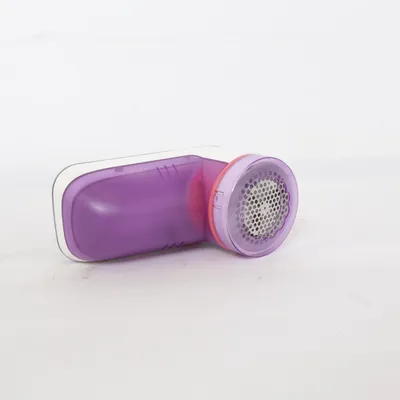 Rasoir à tissus (lint remover, lint remover tool, lint brush, lint cleaner, fabric lint remover, clothes lint remover, clothing cleaner, fabric cleaner, lint removal, fuzz remover, fuzz cleaner, fluff remover, fluff cleaner, fabric shaver, clothes shaver, sweater shaver, textile shaver, lint shaver, pilling remover, pill remover, fabric pill remover, clothes pill remover, sweater pill remover, depiller, fabric depiller, clothing depiller, lint roller, reusable lint remover, reusable lint cleaner, manual lint remover, portable lint remover, travel lint remover, garment care, clothing care, fabric care, textile care, laundry accessory, laundry tool, clothes maintenance, garment maintenance, sweater care, knitwear care, wool care, coat care, jacket care, upholstery cleaner, sofa lint remover, furniture lint remover, pet hair remover, hair remover, fur remover, cat hair remover, dog hair remover, pet fur remover, dust remover, hair cleaning tool, clothes cleaning tool, wardrobe essential, home essential, household tool, cleaning accessory, cleaning tool, practical gadget, useful gadget, home gadget, life hack, cleaning hack, laundry hack, wardrobe hack, TikTok, TikTok made me buy it, TikTok trending, viral, viral gadget, trending gadget, cleaning TikTok, CleanTok, organization, home organization, minimalist home, sustainable, reusable, eco friendly, zero waste, everyday essential, travel essential) de Philips