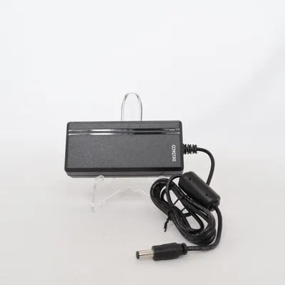 Computeroplader (Sort) fra Deltaco