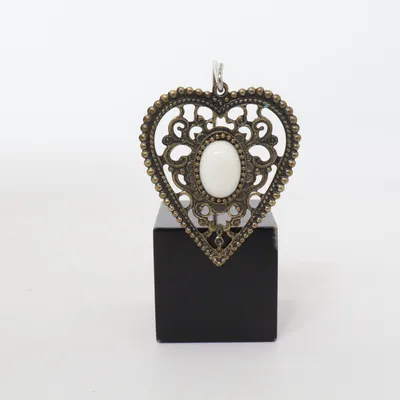 Pendant Unknown metal