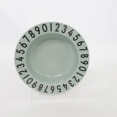 Assiette (Gris, Noir) de Design Letters