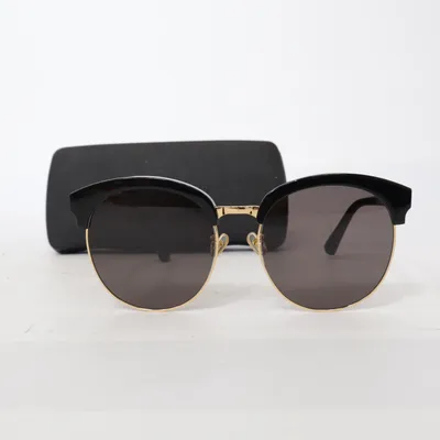 Solglasögon (Svart) från Gentle Monster