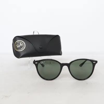Solglasögon (rb4305) från Ray-Ban