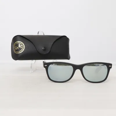 Solglasögon (RB 2132 New Wayfarer) från Ray-Ban