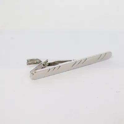 Slipsnål (Silverfärgad) Okänd metall