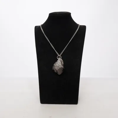 Halsband (Silverfärgad, Grå) Okänd metall