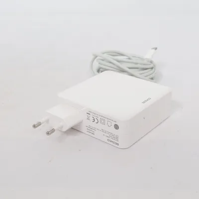 Computer charger from Deltaco