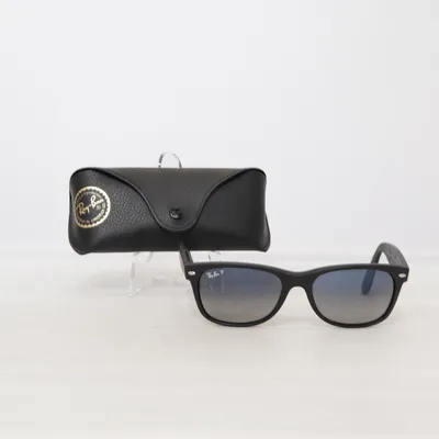 Solglasögon (RB 2132 New Wayfarer) från Ray-Ban