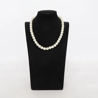 Necklace (White) from Montini Unknown metal