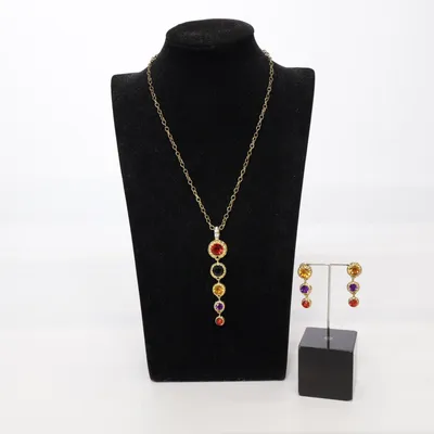 Smyckesset (Guldfärgad, Flerfärgad) Okänd metall