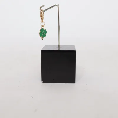 Charm (Green, Gold) Unknown metal