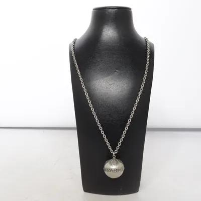 Halsband (Silverfärgad) Okänd metall, Tenn