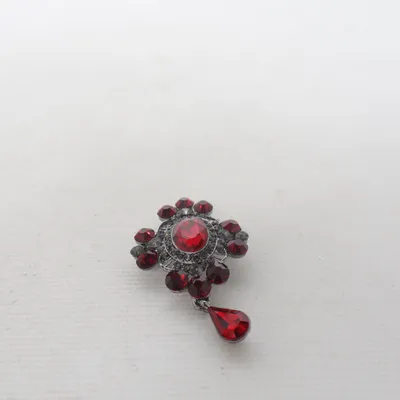 Broche (Rood, Zilver) Onbekend materiaal