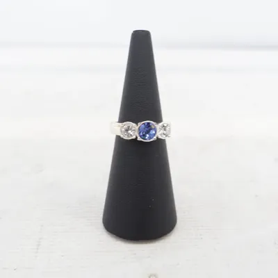 Ring (Blå, Vit, Silverfärgad) Okänd metall