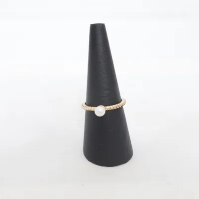 Ring (Guldfärgad, Vit) Okänd metall