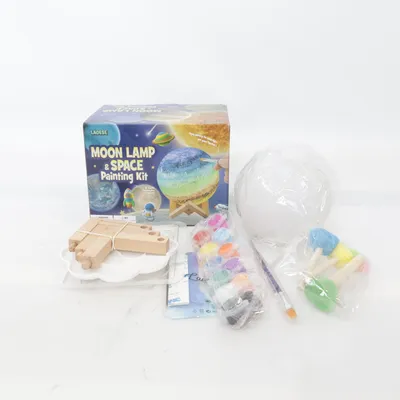 Konstnärsverktyg (moon lamp & space)