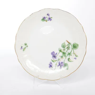 Plate (SVENSKT PORSLIN SVAN VIOL BLÅKLOCKA GULD) from Svaneholm 1530