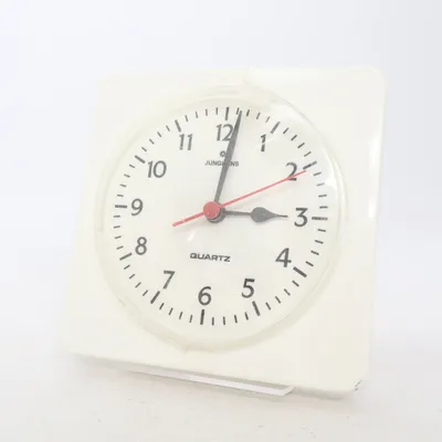 Väggklocka (Vit) från Junghans