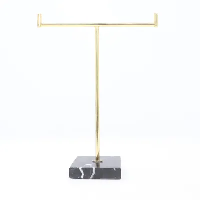 Sieradenstandaard (Zwart, Goud) van Søstrene Grene