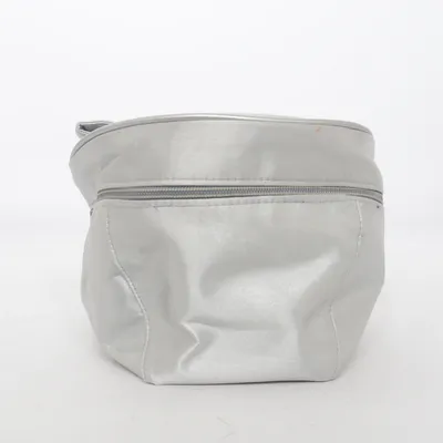 Trousse de toilette (Argent) de Dr Pierre Ricaud