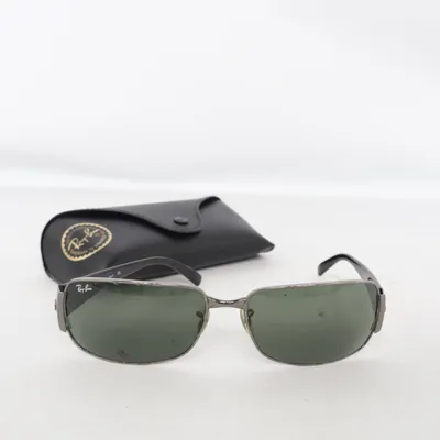 Solglasögon (RB 3332) från Ray-Ban