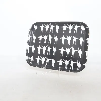 Bricka (Svart, Vit) från Nybro Crystal Sweden