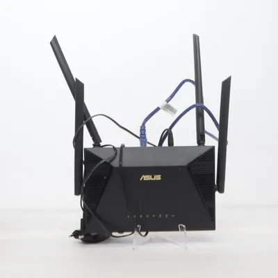 Router (RT-AX1800U) fra Asus