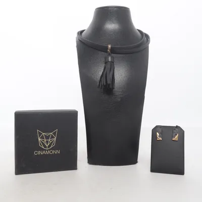 Parure de bijoux (Noir, Or) de Cinnamon Métal inconnu
