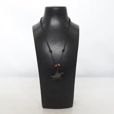 Collier (Noir, Marron) Métal inconnu