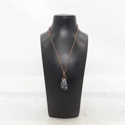 Collier (Schneeflockenobsidian) Métal inconnu