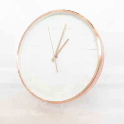 Väggklocka (Vit) från Gilbert Gilbert