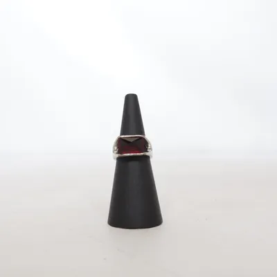 Ring (Röd, Silverfärgad) Okänd metall