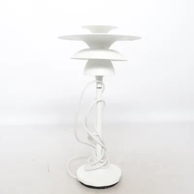 Bordslampa (Belid Manhattan. Lampan lyser och fungerar. Strömbrytare på sladden. Påminner till PH Lampan ) från Belid