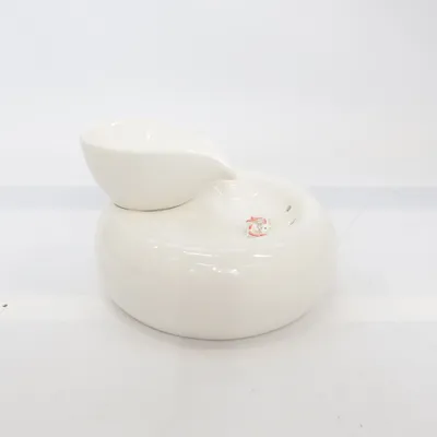 Fountain (White)