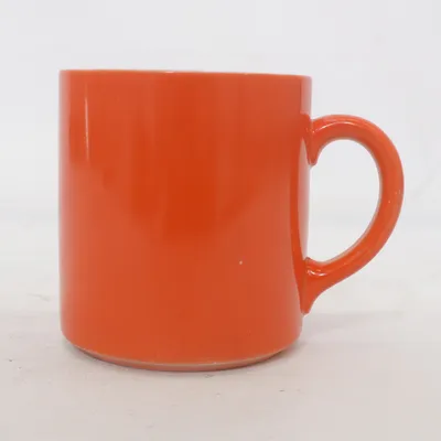 Mok (Bareuther • Waldsassen • Bavaria • Germany • porslinsmugg • orange mugg • kaffemugg • retro porslin • tyskt porslin • vintage • 70-tal • samlarporslin • retro kitchen • dopamine decor • 70s revival • tablescape) van Bareuther