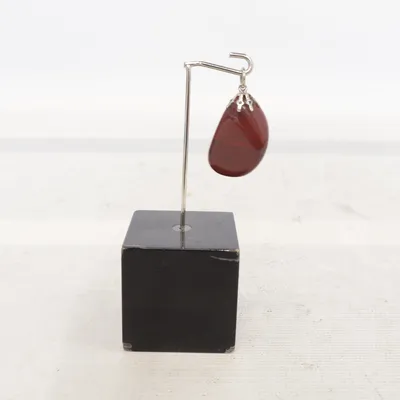 Hänge (Röd) Okänd metall