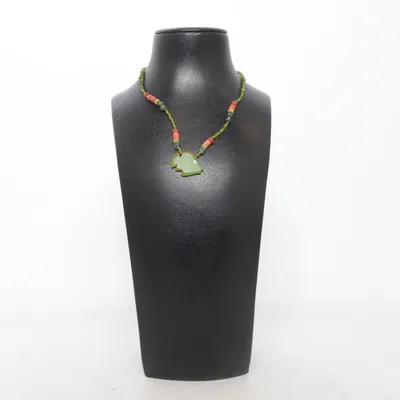 Ketting (Groen, Rood, Zwart) Onbekend materiaal