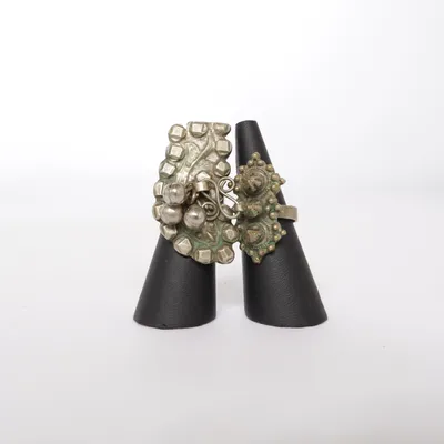 Ring (Silverfärgad, Grön) från SBD Okänd metall