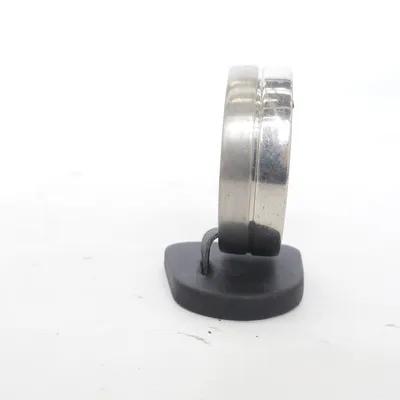 Armring (Silverfärgad) Okänd metall