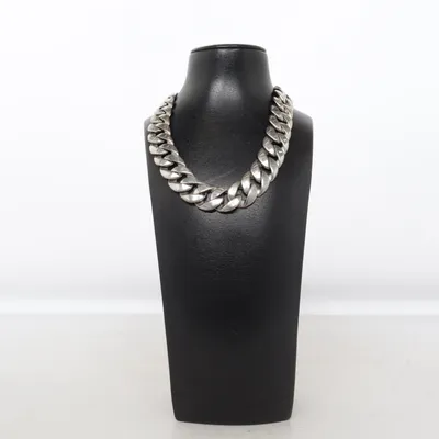 Halsband (Silverfärgad) Okänd metall